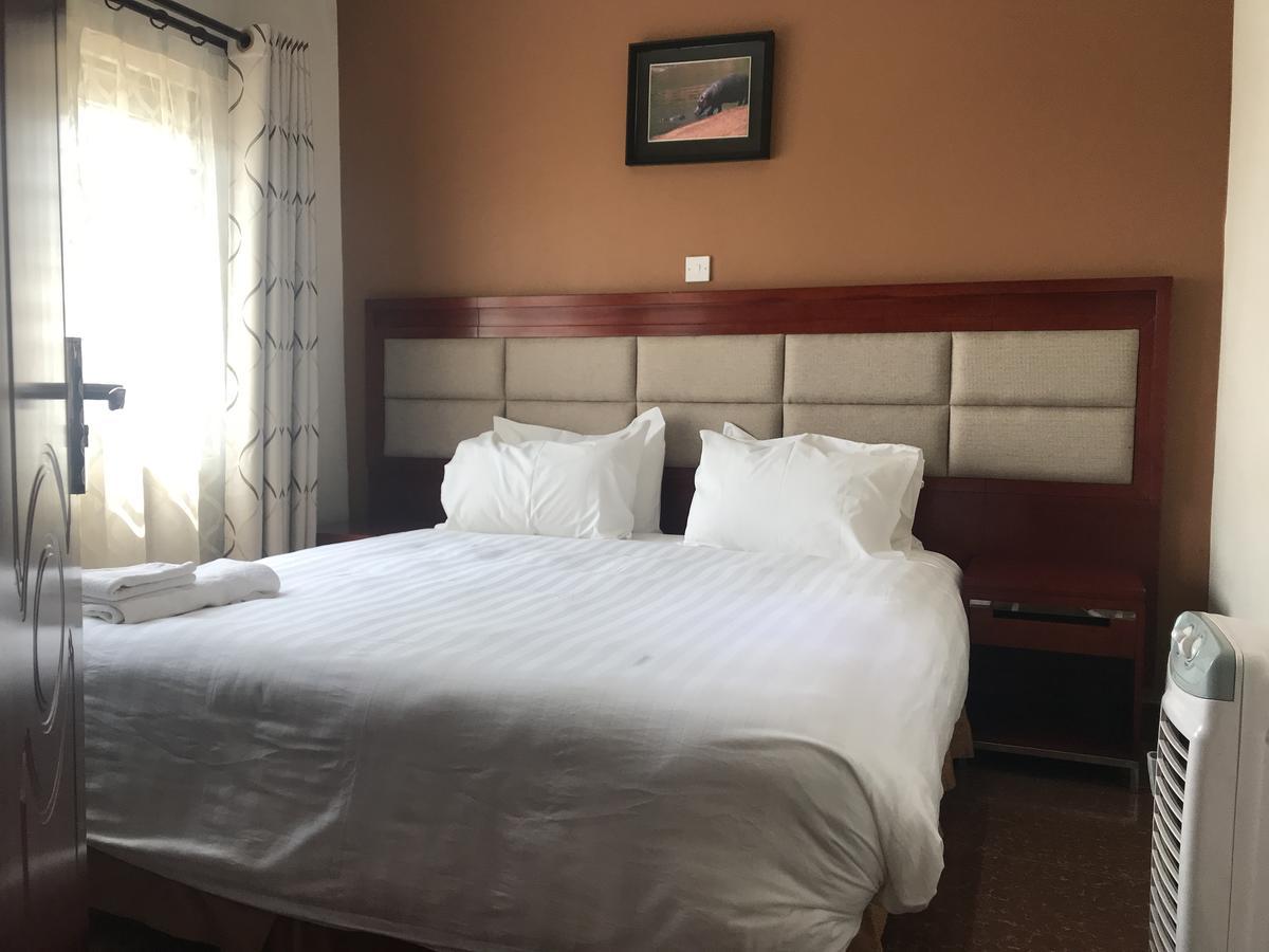 Northern Rock Hotel Mpika ภายนอก รูปภาพ
