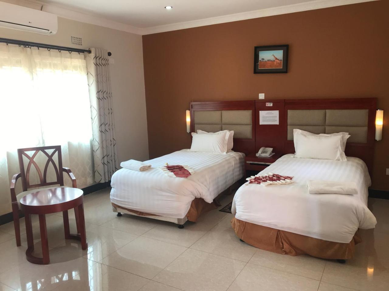 Northern Rock Hotel Mpika ภายนอก รูปภาพ